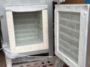 中古電気窯　10KW横扉式　＆　小型土練機